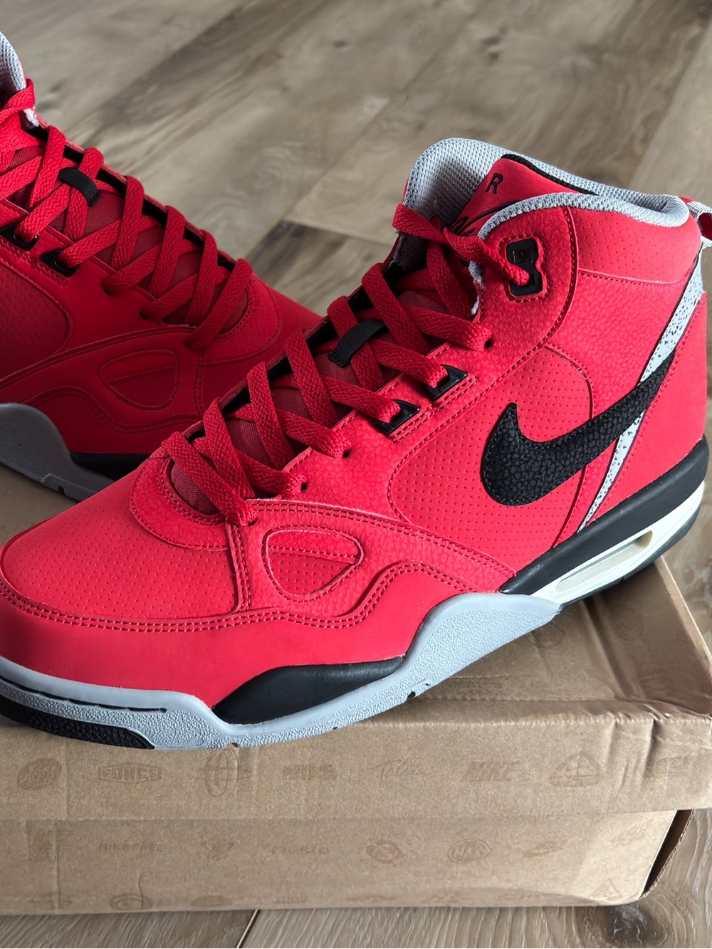 Nike Flight ‘13 MID Men’s Sneakers Size 11 NEW in BOX